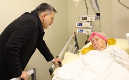 İçişleri Bakanı Çiftçi, ilkokul öğretmenini hastanede ziyaret etti