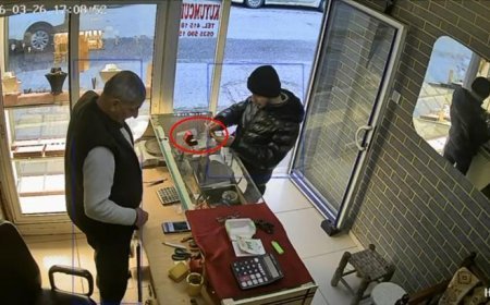 Kuyumcuda akılalmaz yöntem! 'Fotoğraf çekeceğim' dedi, 60 bin liralık yüzükle bir anda kayboldu