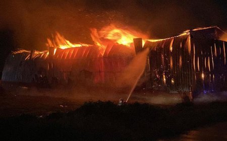 Osmaniye'de kağıt fabrikasında çıkan yangın kontrol altına alındı