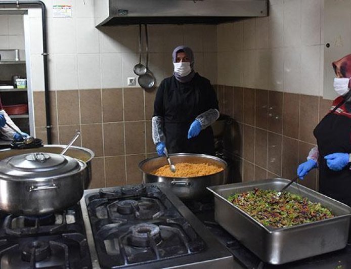 Gümüşhane’de 40 haneye her gün sıcak yemek! Ramazan bereketi sofralara ulaşıyor