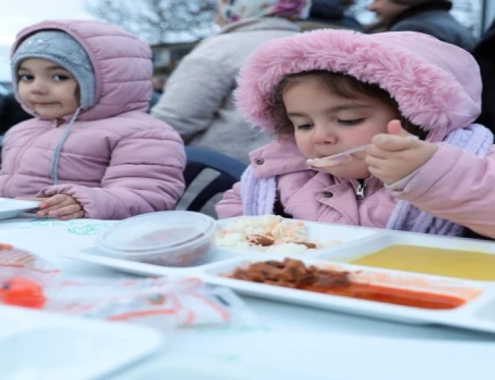 İSTASYON MAHALLEMİZDE AYNI SOFRADA BULUŞTUK