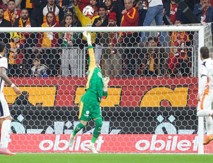 Uğurcan Çakır'dan fair-play örneği!