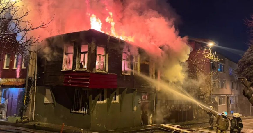 Üsküdar'da iki metruk binada yangın