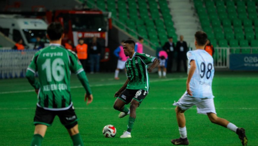 Sakaryaspor, Adana Demirspor'u 4 golle devirdi!