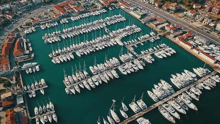 Tarihi eserleri İtalya'ya kaçıracaklardı: Çeşme Limanı'nda yakalandılar!