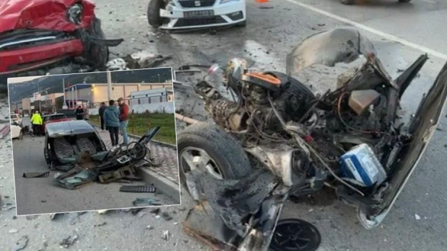 İzmir’de üç aracın karıştığı zincirleme kazada ortalık savaş alanına döndü: 3 yaralı