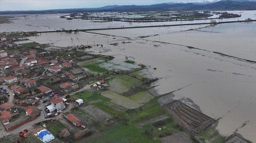 Edirne'de Tunca Nehri kıyısında toprak kayması