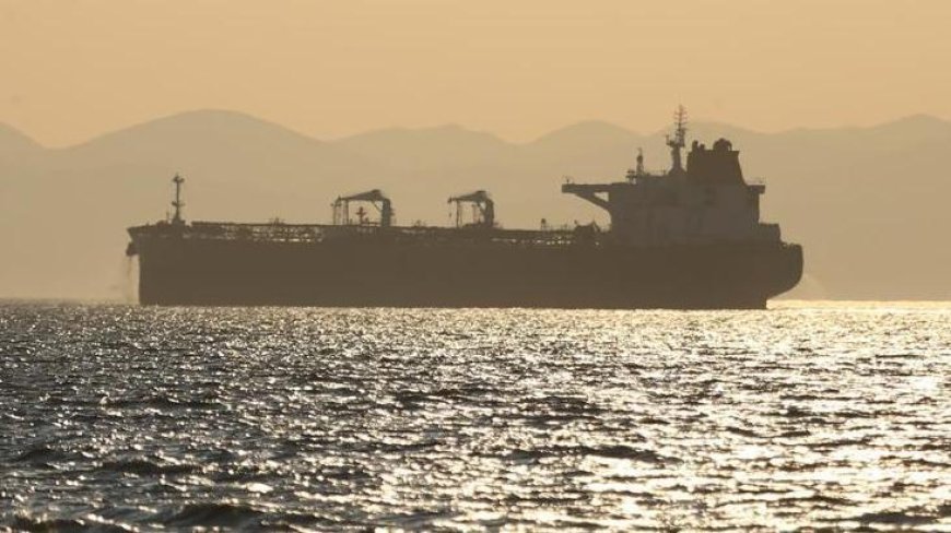 Katar açıklarındaki gemiye saldırı şüphesi! 'Bilinmeyen cisim isabet etti'