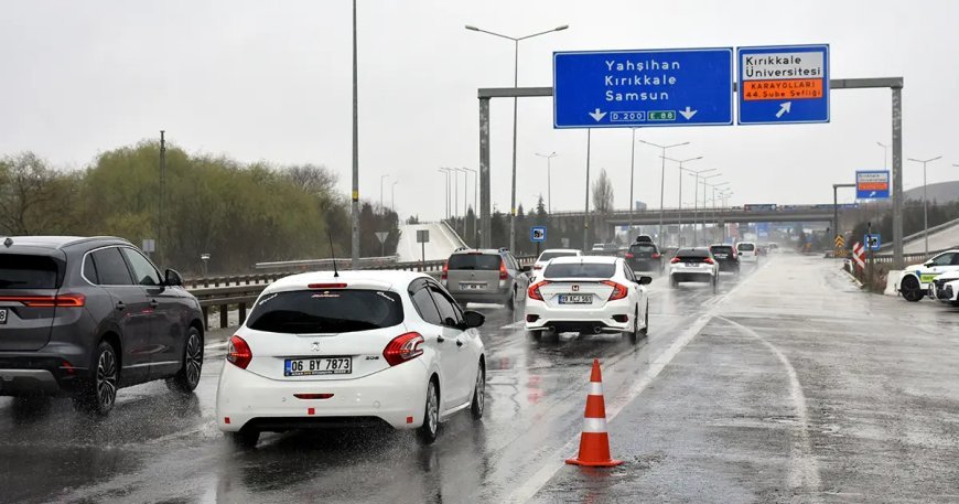 43 ilin geçiş güzergahında trafik yoğunluğu