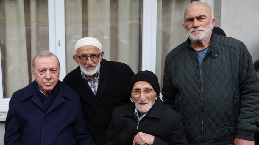 Cumhurbaşkanı Erdoğan, baba ocağındaki komşularıyla bayramlaştı