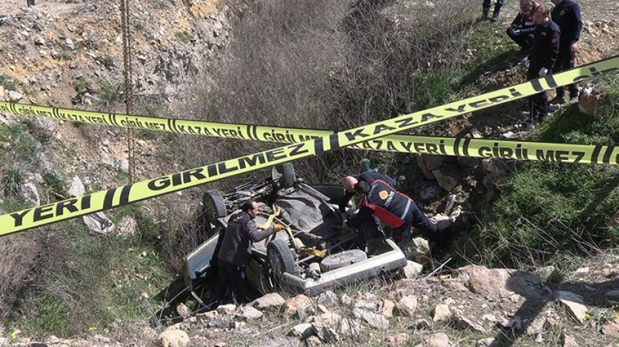 Kütahya'da şarampole devrilen otomobildeki 2 kişi öldü