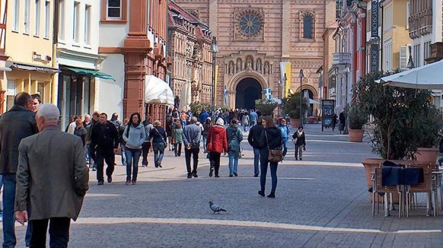 Almanya'da alarm zilleri çalıyor! 'Her 5 gençten biri ülkeden çıkmak istiyor'