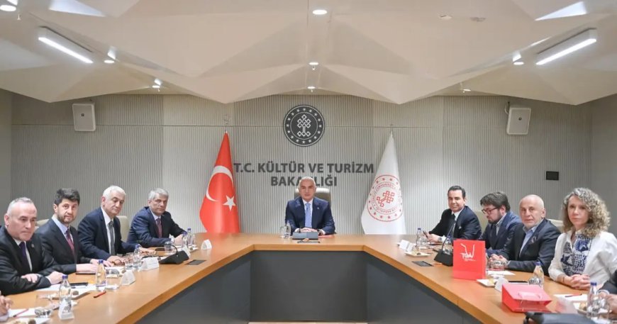 Kültür ve Turizm Bakanı Ersoy'dan 2026 turizmi için kritik toplantı