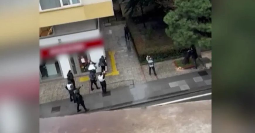 İstanbul'da bankaya korkutan baskın. Güvenlik görevlisinin silahını ele geçiren zanlı gözaltına alındı
