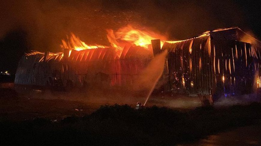 Osmaniye'de kağıt fabrikasında çıkan yangın kontrol altına alındı