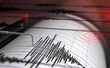 Endonezya'da 7.4 şiddetinde deprem! Tsunami uyarısı