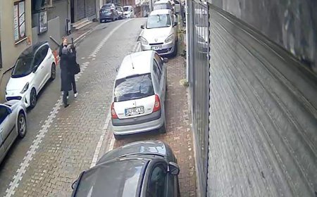 Sokak ortasında dehşet! Servise binerken yakaladıkları kadını bayılana kadar dövdüler