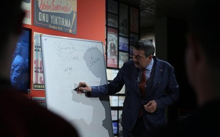 Milli Eğitim Bakanı Tekin lise öğrencilerine ders verdi