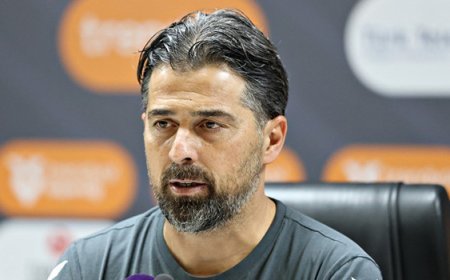 İlhan Palut: 'Samsunspor'un daha dominant olduğu bir oyun izledik'