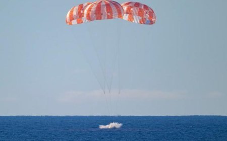 Ay'ın karanlık yüzünü ilk onlar gördü! Artemis II mürettebatı Dünya'ya döndü