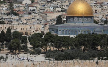 İsrail polisi, Mescid-i Aksa'da avlusunda 2 kadın ve 1 görevliyi gözaltına aldı