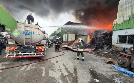 Adana’da geri dönüşüm tesisinde yangın! Çok sayıda ekip sevk edildi
