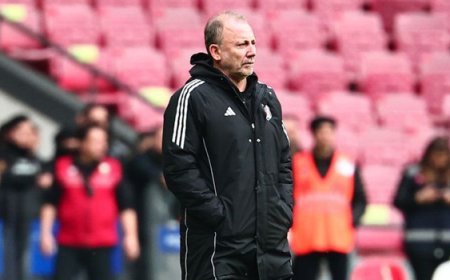 Sergen Yalçın: 'Jeneriklik iki gol sonrası oyuncuların psikolojisi bozuldu'