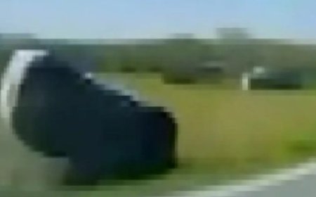 Hatalı sollama yapan otomobil şarampole yuvarlandı: 2 yaralı