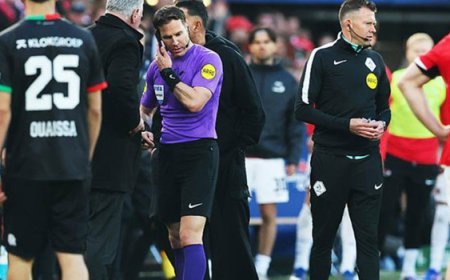 Hollanda'da ilginç olay: Hakem, maçın ortasında telefonla konuştu!