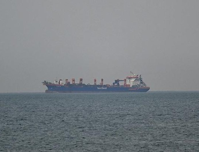 ABD ablukasının gölgesinde Hürmüz'de kritik gelişme! 'İlk gemi geçti'