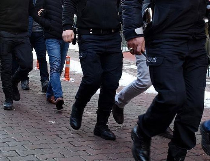 Eşme Belediye Başkanı 'irtikap' soruşturmasında gözaltına alındı