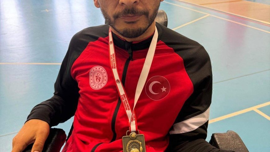 Yıllarca evden çıkmayan bedensel engelli Yücel, tanıştığı boccede stil geliştirip Türkiye şampiyonu oldu