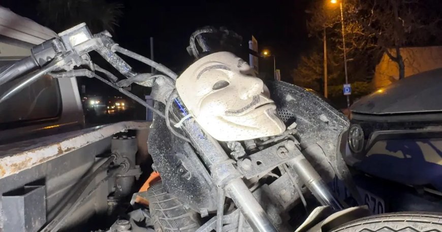 İstanbul'da V for Vendetta'ya trafikten men