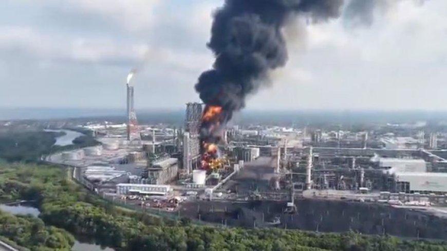 Meksika'daki petrol rafinerisinde bir ayda ikinci yangın! Bölgeden dumanlar yükseliyor