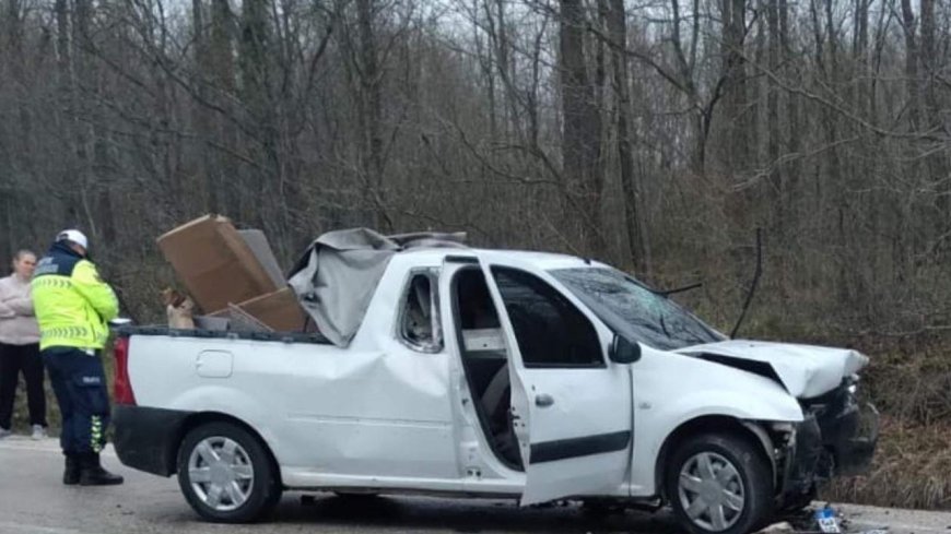 Tekirdağ'da kamyonet ile otomobil çarpıştı; 4 yaralı