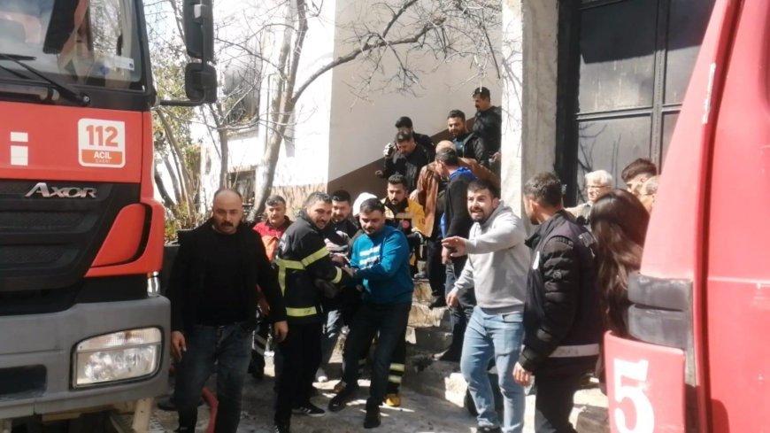 Tokat’ta iki katlı evde yangın! Komşusunu kurtarmak için dumanların içine daldı