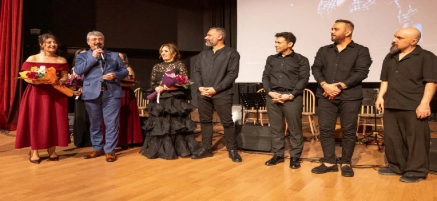 TÜRKÜLERLE ZAMAN YOLCULUĞU: SALON DOLDU, DUYGULAR TAŞTI