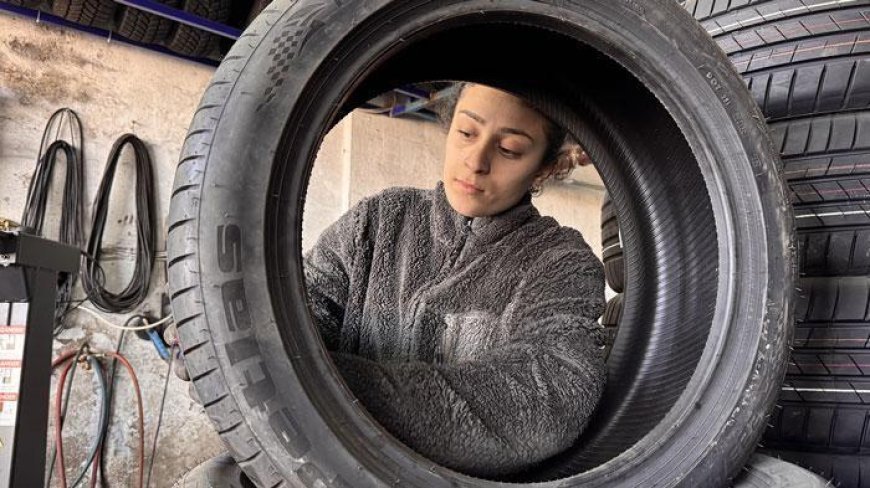 Milli futbolcu Elanur, babasının yükünü sırtlandı!