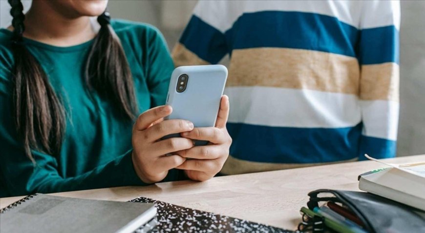 İngiltere, okullarda cep telefonu yasağını yasal hale getirecek! 'Yasal bir zorunluluk'