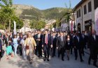 Bakan Kurum, yabancı konuklara Hatay'ı gezdirdi. "Asrın inşasını dünyaya gösterdik"