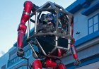 Çinli şirket dev robotu tanıttı: Hem iş makinesi hem de sivil araç