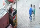 Bıçakla kediye zarar veren çocuklar, kendilerini uyaran kadının üzerine yürüdü