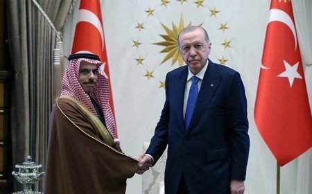 Cumhurbaşkanı Erdoğan, Suudi Dışişleri Bakanı bin Ferhan'ı Külliye'de kabul etti