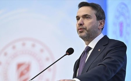 Bakan Bayraktar, SAHA 2026'yı ziyaret etti