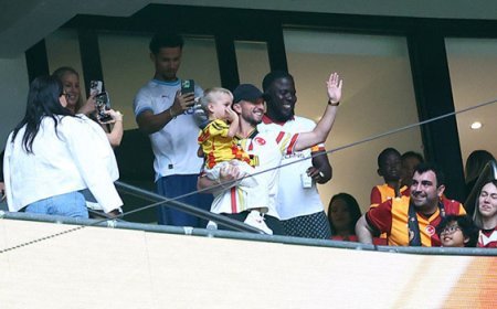 Dries Mertens ve ailesi şampiyonluk için RAMS Park’ta!
