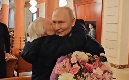SON DAKİKA HABERLER: Rusya Devlet Başkanı Putin'den dikkat çeken jest! Yıllar sonra buluştular, çarpıcı anlar