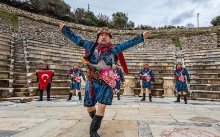 Yunanistan bu sefer de gözünü Türk yöresel danslarına dikti! 'Zeybek değil zeibekiko'