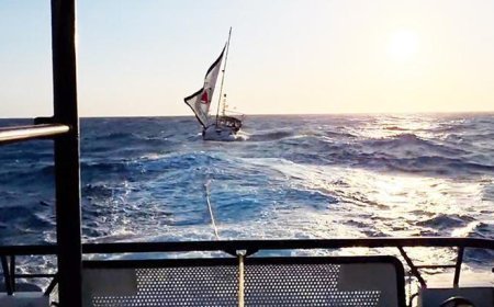 Fethiye açıklarında sürüklenen teknedeki 9 kişi kurtarıldı