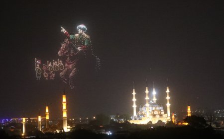 Edirne'de İstanbul'un fethi kutlandı. Sağanak altında bin dronla gösteri