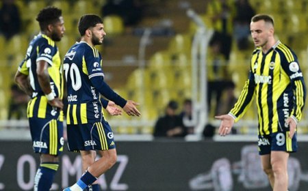 Kadıköy'de Fenerbahçeli futbolculara ıslıklı protesto!